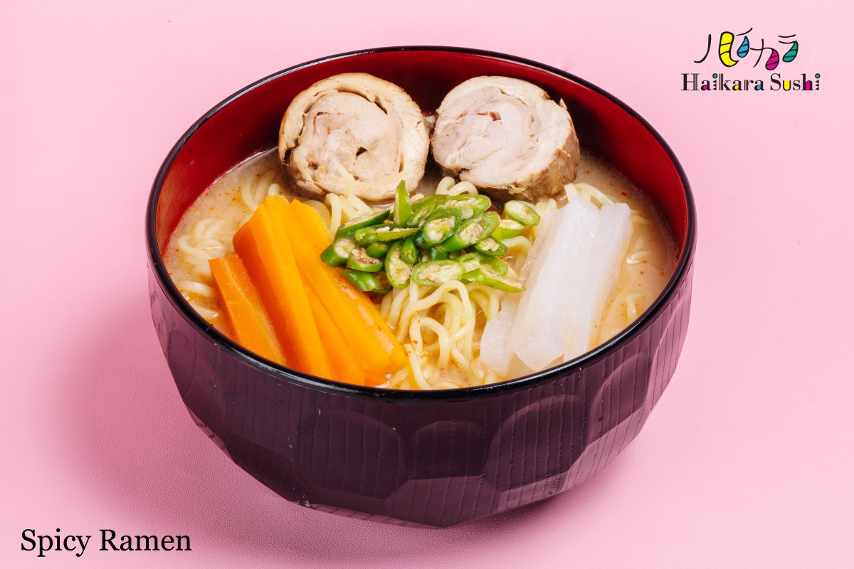 Spicy Ramen, ramen yang disajikan dalam kuah miso yang segar dengan topping ayam, sayuran dan potongan cabai hijau segar. Tersedia disemua cabang Haikara Sushi