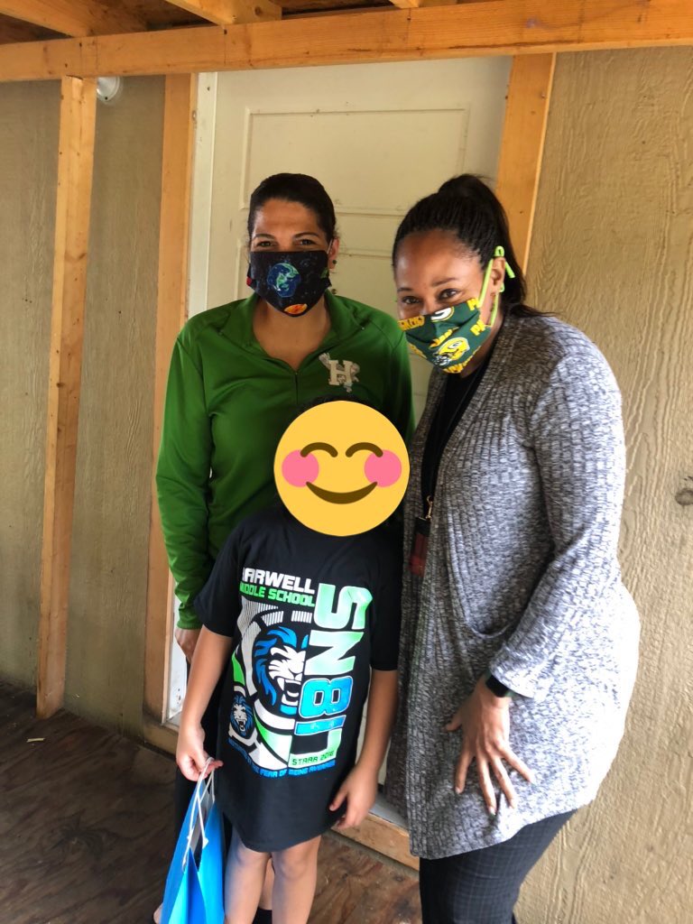 CruzClass's tweet photo. These kids are amazing! They managed to read 7 hours or more in 3 weeks time. They are the Top 3 readers in my class. They were surprised with a goody bag and a book of their wish! Mrs. Cruz is very proud! Their smiles were priceless. https://t.co/1msP8SG4Eg