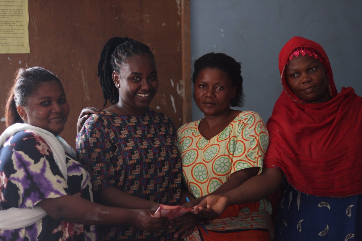 ladiesjoint's tweet photo. Jumla ya makundi sita ya wanawake wajasiriamali wadogo kutoka kata ya vingunguti,
Wamepokea ufadhili wa mitaji kutoka ladies joint forum chini ya mradi wake uitwao
"SHE IS HERO" https://t.co/QAyG80i5xT