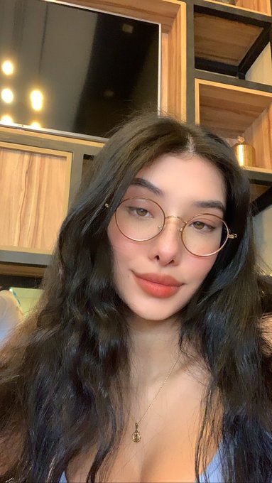 Watch Voulezj 🤍's leaked NSFW photo on TwXstars