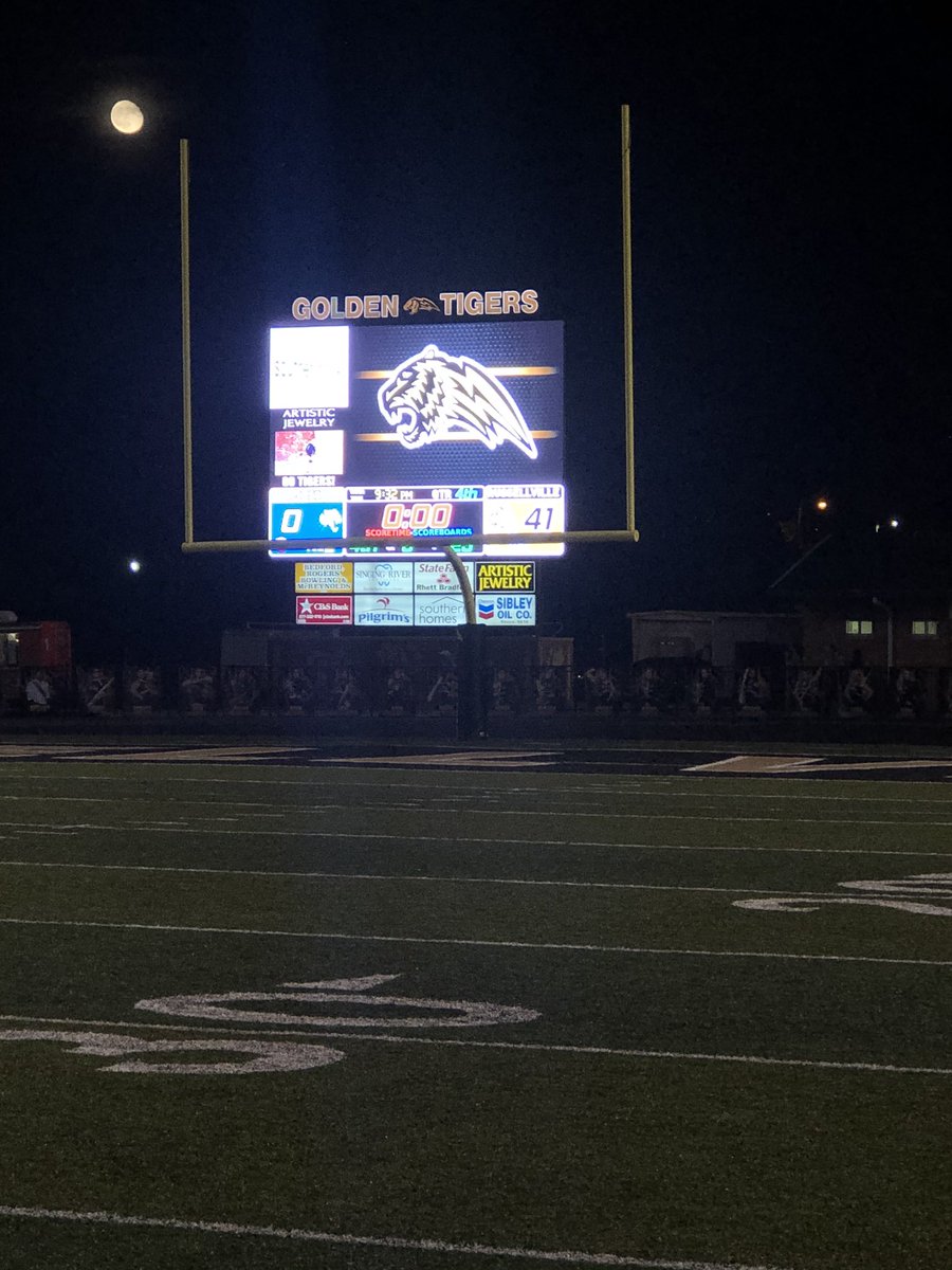 Coach_Boat12's tweet photo. It’s great to be a Golden Tiger.... #howboutthatD #GTfootball https://t.co/LOvnLSRZbj