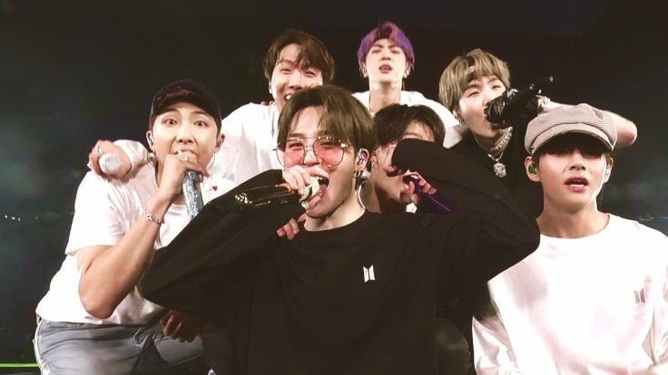 shinyjkoo's tweet photo. ┌»»𝑳𝒆𝒕'𝒔 𝒎𝒂𝒌𝒆 𝒂 𝒅𝒐𝒐𝒓 𝒊𝒏 𝒚𝒐𝒖𝒓 𝒉𝒆𝒂𝒓𝒕...𝑶𝒑𝒆𝒏 𝒕𝒉𝒆 𝒅𝒐𝒐𝒓 𝒂𝒏𝒅 𝒕𝒉𝒊𝒔 𝒑𝒍𝒂𝒄𝒆 𝒘𝒊𝒍𝒍 𝒂𝒘𝒂𝒊𝒕...𝑰𝒕'𝒔 𝒐𝒌𝒂𝒚 𝒕𝒐 𝒃𝒆𝒍𝒊𝒆𝒗𝒆, 𝒕𝒉𝒆 𝑴𝒂𝒈𝒊𝒄 𝑺𝒉𝒐𝒑 𝒘𝒊𝒍𝒍 𝒄𝒐𝒎𝒇𝒐𝒓𝒕 𝒚𝒐𝒖 ♡ @BTS_twt https://t.co/ne1nkYoQcB
