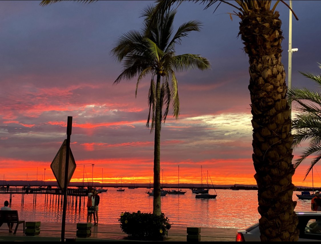 Maryfereyes's tweet photo. @USAmbMex @landau_caroline Atardecer en La Paz B.C.S. Los atardeceres más bonitos de México... tiene que ir a conocerlos .. saludos 😊 https://t.co/X6gvMk9FA8