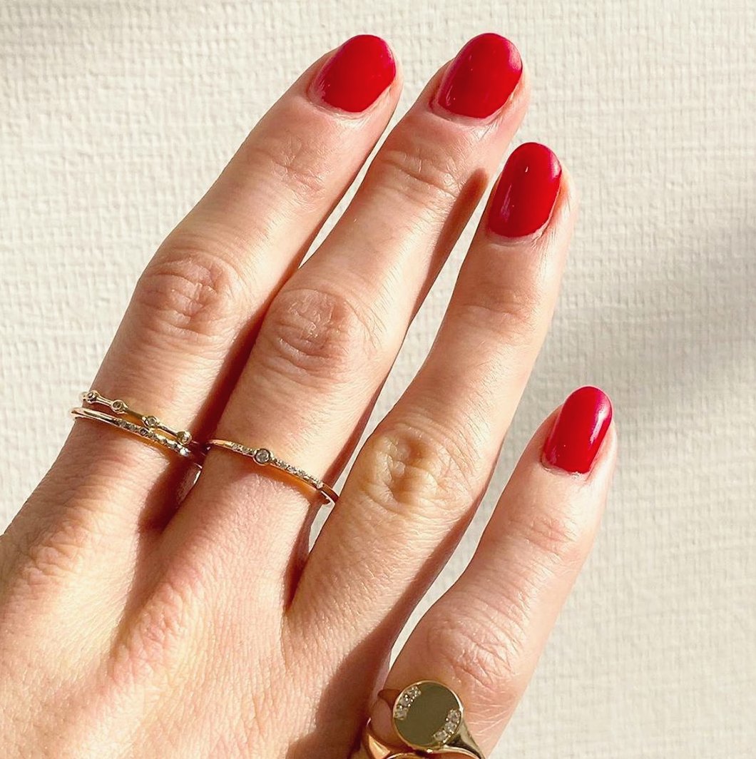 LindysJewelry's tweet photo. Pretty classics with delicate details, handmade for real in Brooklyn, New York. Styled by @scosha 💅🏽🤩 ✨ Shop these must have sparkle essentials, available now. #lovelindys 
#designerjewelry #scosha #handmadejewelry #diamondring #lindysjewelry #ameliaisland #fernandinabeach https://t.co/FW3y7bns3Z