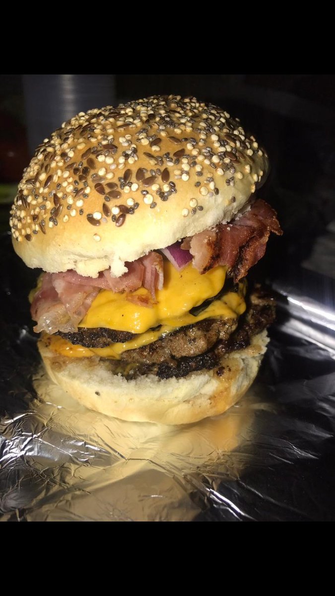 Brianfavant's tweet photo. Buenas, hace poco arranqué con mi emprendimiento de hamburguesas y la verdad que me ayudarían mucho difundiendo, son una bomba y a buen precio.
Muchas gracias! https://t.co/aoc5L0MSTs