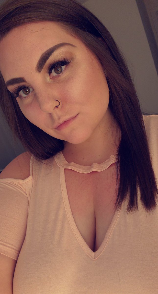 You wish you had the opportunity serve me 😂🥱💅

If your tiny dick twitched thinking about handing over your paycheck to me, approach correctly and I'll consider letting you do it 😈

Findom • paypig