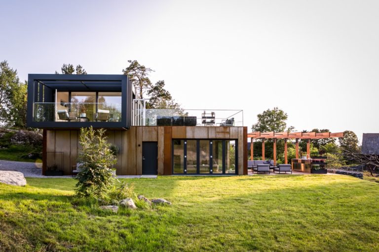Builderproject1's tweet photo. This container house is built with 4×40 FT shipping containers. The striking and unique architecture of the house offers an extraordinary accommodation experience.
#Builderprojectsolution #containerhouse https://t.co/mLzgTdgrkG