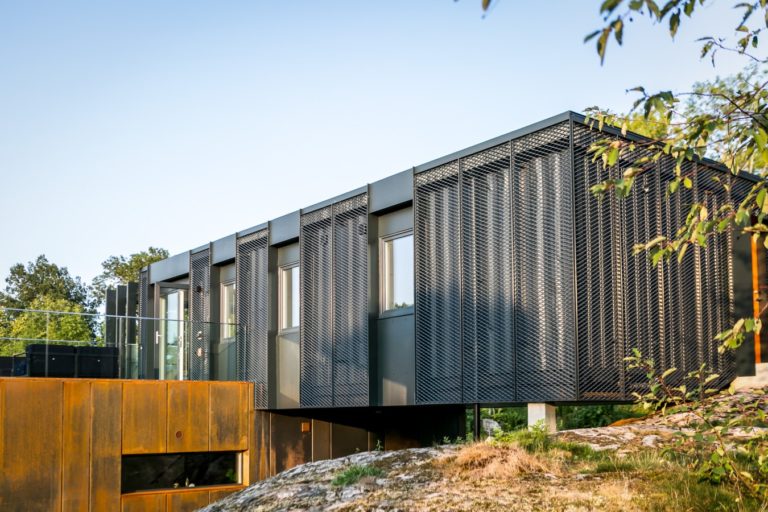 Builderproject1's tweet photo. This container house is built with 4×40 FT shipping containers. The striking and unique architecture of the house offers an extraordinary accommodation experience.
#Builderprojectsolution #containerhouse https://t.co/mLzgTdgrkG