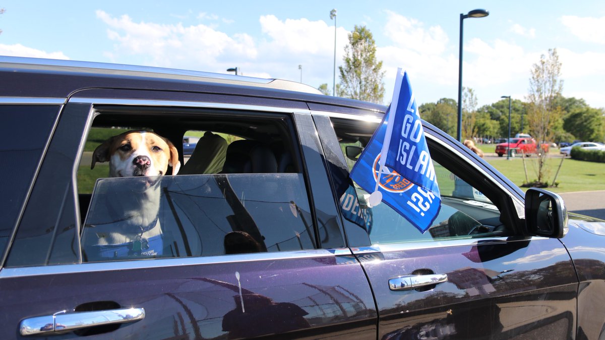 X New York Islanders The Flags Were Flying The Horns Were Honkin And The Let S Go Islanders Chants Were Loud Today