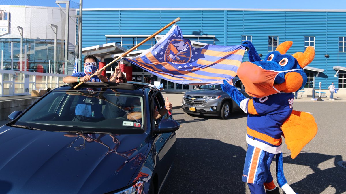 X New York Islanders The Flags Were Flying The Horns Were Honkin And The Let S Go Islanders Chants Were Loud Today