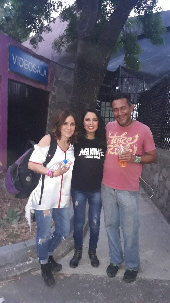monkymtz's tweet photo. @Bonmaxima Víctor Manuel Martínez García unas de rockxlavida con @vanemaxima que la agarre comiendo do sorry 🤦🏻‍♂️🤦🏻‍♂️🤦🏻‍♂️, y siempre muy atenta @Nadiamaxima  y sara. #MaximaLaBeriso #BonMorning el equipo @MAXIMA1067FM siempre jalando con la banda 🤟🏻🤟🏻🍻 pa la foto https://t.co/ZoRYb8y3J7