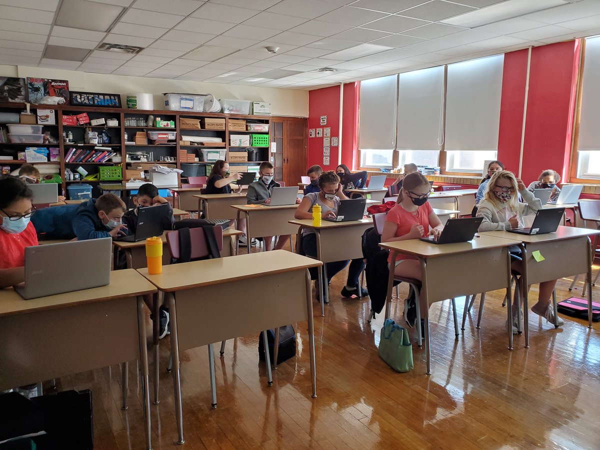 SCJHTIGERS's tweet photo. Mr. Patrick and Ms. Parrott’s students worked hard today on their Canvas bootcamp! https://t.co/8fir1RQZRP