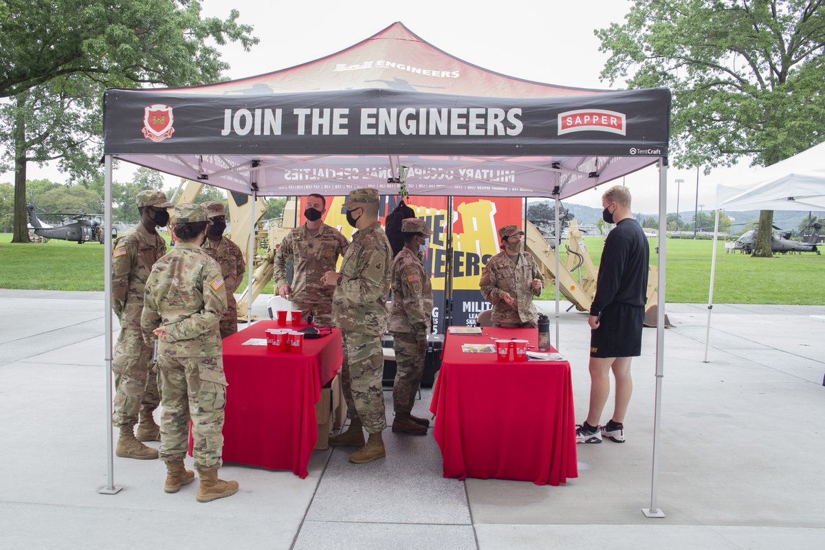 WPAOG's tweet photo. Today is the last day of Branch Week for 2020.
Here are some amazing photos of Cadets at West Point taking advantage of the opportunity to ask questions and learn more about the different Branches and what opportunities lay ahead.
#BranchWeek #WestPoint #LongGrayLine https://t.co/1tbaW387mq