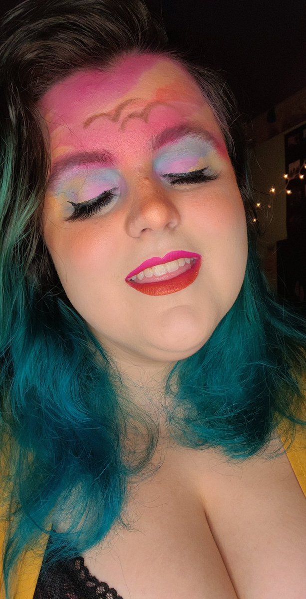 I just wanna show you a good time
I just wanna show you the way
If you take a walk on the wild side
I will be your holy grail, your holy grail