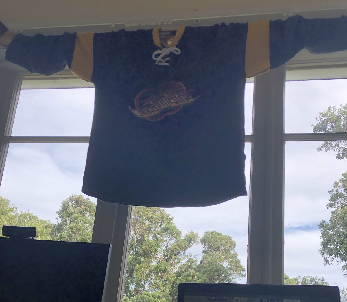 astontalbot's tweet photo. @Canucks Let’s go Nuckies! Perfect afternoon for Spring Hockey in New Zealand 🥝 🇳🇿 🌏🐣 https://t.co/98q6YwI9Br