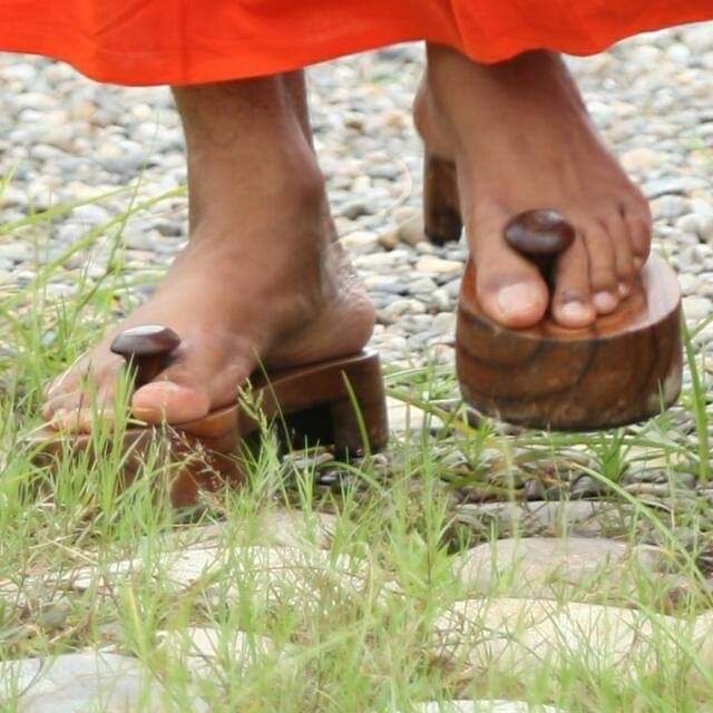 rakesh_bstpyp's tweet photo. गुरु शिक्षक वो
जो अज्ञान,अविद्या,दुख से मुक्त करे,
जो राह दिखा दे
जो भ्रम को मिटा दे
जो समाधि लगा दे
जो मोक्ष का मार्ग दिखादे
जो जगा दे
जो ज्ञान चक्षु खोल दे
जो बेड़ियाँ तोड़ दे
जो बैसाखियों को छोड़ कर चलना सीखा दे
जो भय,मोह,दुःख के भवंर से निकाल दे
#शिक्षक_दिवस #TeachersDay2020 https://t.co/ng4We2XTOD