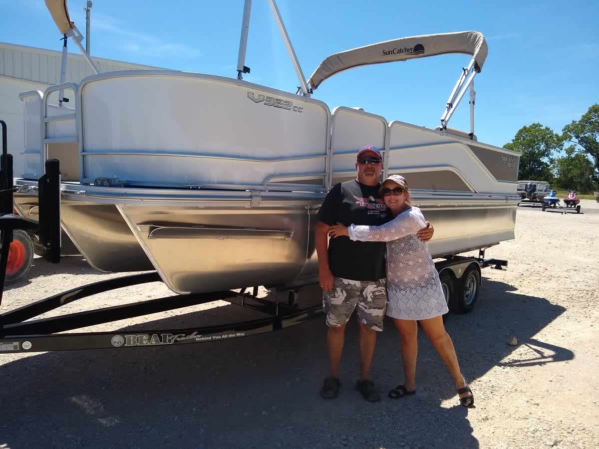 blkbeardmarine's tweet photo. Jim and Melisa purchased this new Suncatcher  V322CC. They were headed straight from here to the lake. Enjoy and be safe. 

https://t.co/n5883uBZbL https://t.co/ZcAtXXbFrL