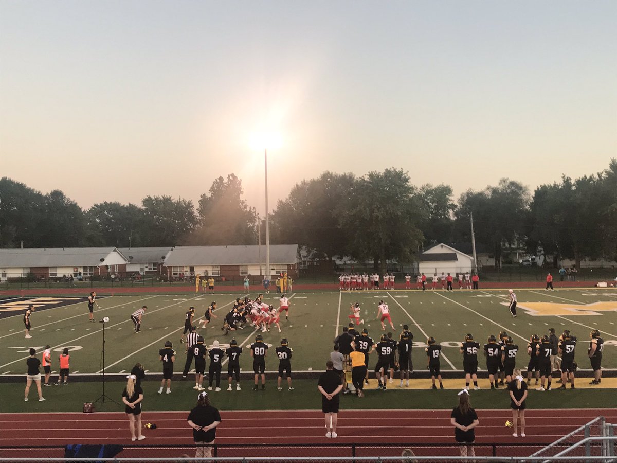Hancea's tweet photo. Had to go to Monroe City for some Friday Night Lights and senior night. https://t.co/fkApDGQpuw