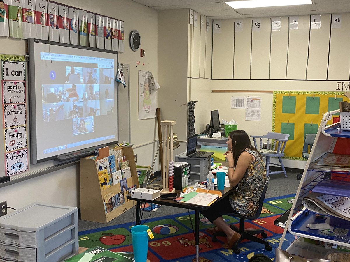 franklinscsu's tweet photo. ⁦@Killian_STEAM⁩ teachers working hard delivering Premier Instruction to Killian students. ⁦@RichlandTwo⁩ ⁦@jamesann_sheley⁩ ⁦@MFrank1908⁩ ⁦@PaigeMaloneKES⁩ ⁦@gore_mgore⁩ https://t.co/2zHQ9tcuN4