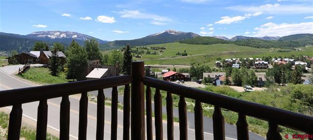 PremierMountain's tweet photo. Another family finds their mountain retreat working with the help of Laurel. 24 Hunter Hill Road #1 is a stunning end unit with unobstructed views of the Crested Butte peaks. Owners can enjoy the views from private decks and floor to ceiling windows. https://t.co/zLEo8JS83h