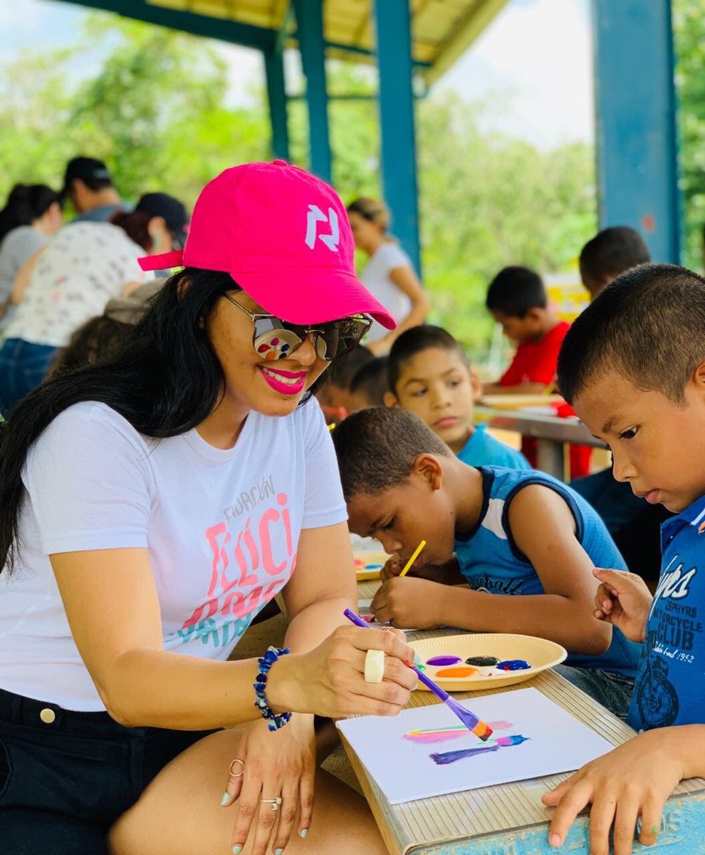 Sabemos que con tu aporte el sueño de nuestros niños se hará realidad! Tenemos los brazos abiertos para recibir voluntarios que nos ayuden a impulsar las metas de nuestros niños. Gracias a la Fundación Felicidades Varias por promover el arte en nuestros chicos. #DonantesCDN