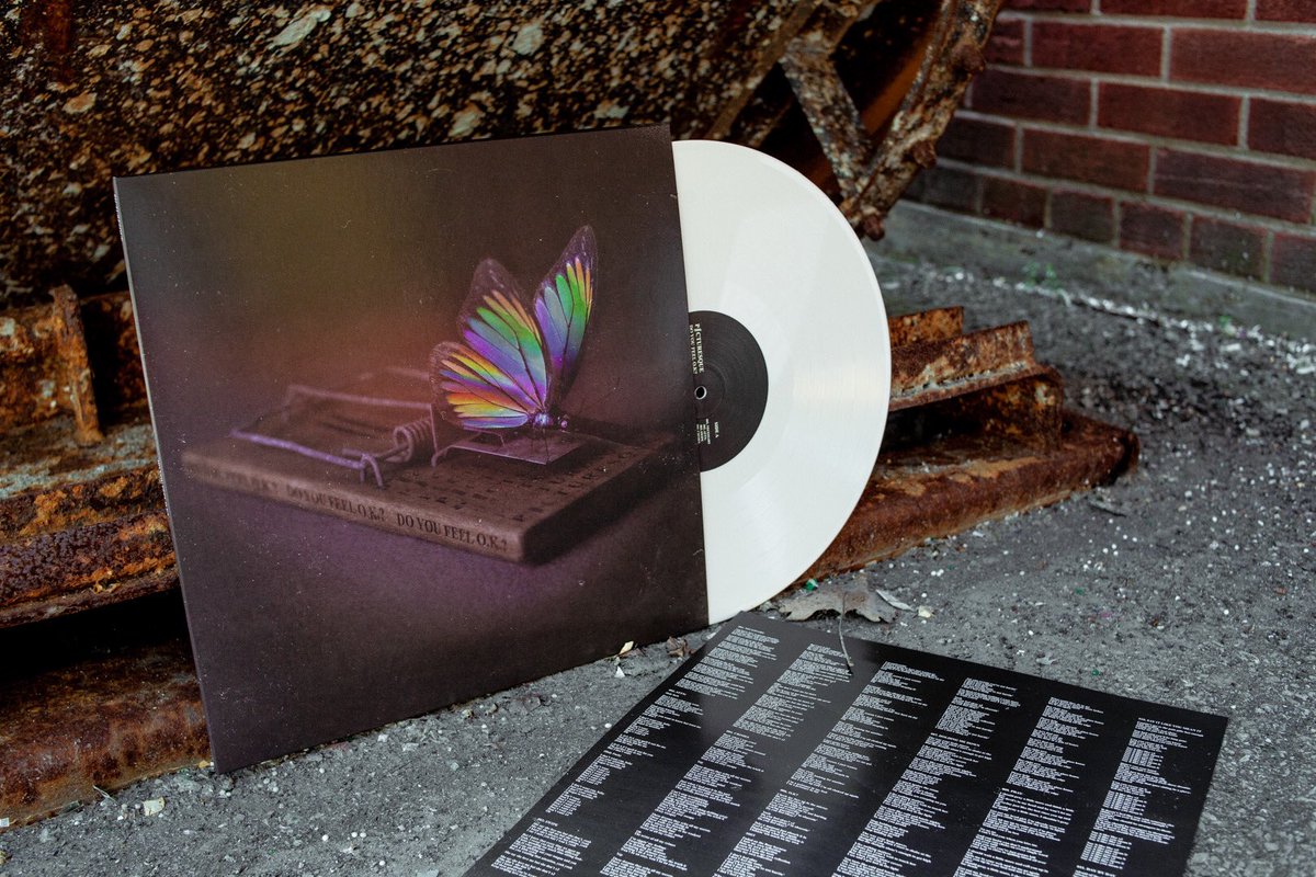 picturesqueband's tweet photo. Cash in on that Labor Day deal with @equalvision their entire @merchnow store is 20% off 🙌 https://t.co/Kk0tf5f1Ew