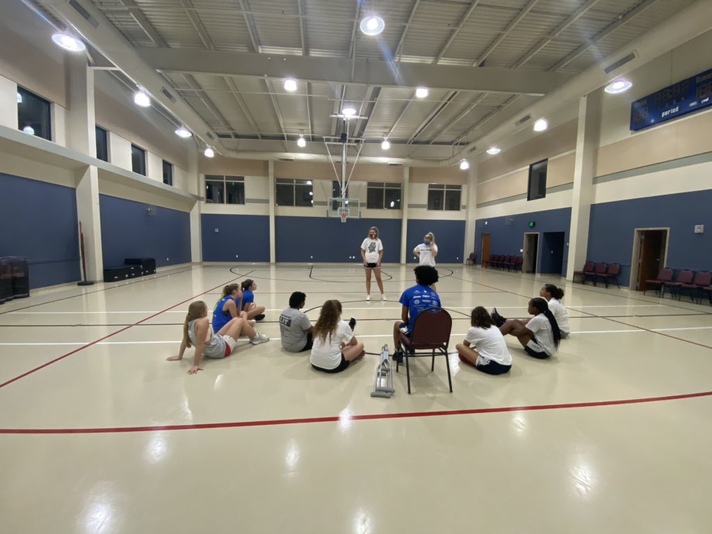 JrFeverMedia's tweet photo. Thanks to @lucy35robertson and @claireknies1 for stopping by the gym to talk to the team about the process, work ethic, and share some good old AAU stories. We really enjoyed having you girls. Good luck this season! https://t.co/tAOtV4C5Kp