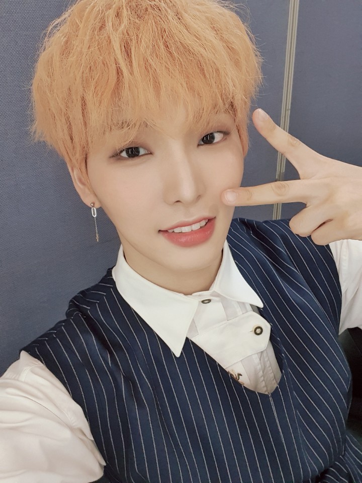 MULFANDUPDATE's tweet photo. @official_ONEUS [TRANS ID]

[#SEEHO]
Jangan tunjukkan rasa pedas Toomunees! Coba lihat sambil makan makanan pedas !!! ㅎㅎ ㅎㅎㅎ baiklah Kalau begitu !! https://t.co/q966moXGeX