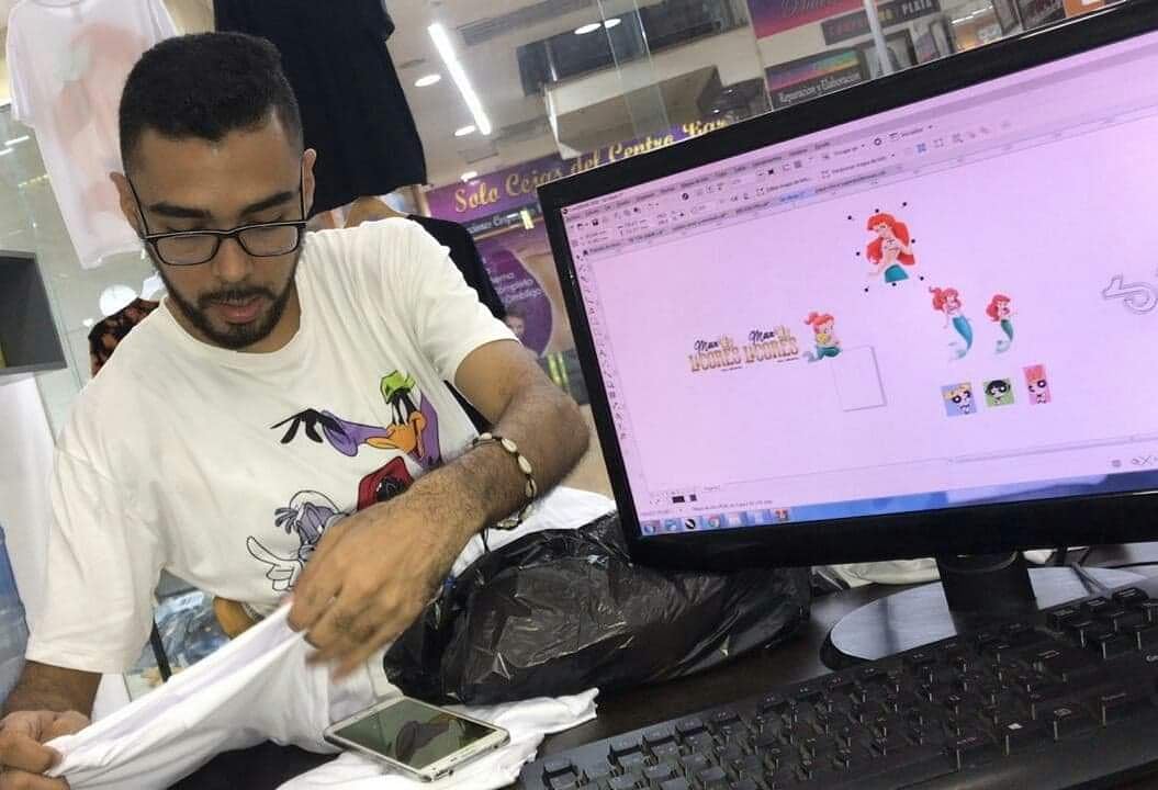 kevin_ir's tweet image. Le doy gracias a Dios por mi negocio .. Que día a día crece y crece me hace FELIZ sigo a paso lento pero firme ..
Lucha por ese sueño . que tarde o temprano todo se cumple ..
Viernes con V de @Vikenstore_