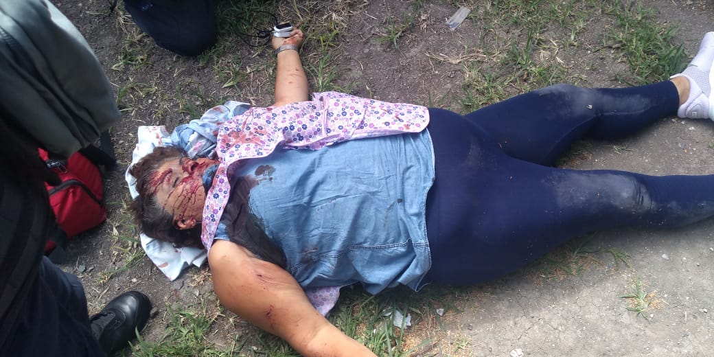 ElPerro11218540's tweet photo. Sujetos armados ejecutan a balazos a una mujer, en la colonia San Rafael, perteneciente al municipio Celaya, Guanajuato. https://t.co/6jmsdzxF6O