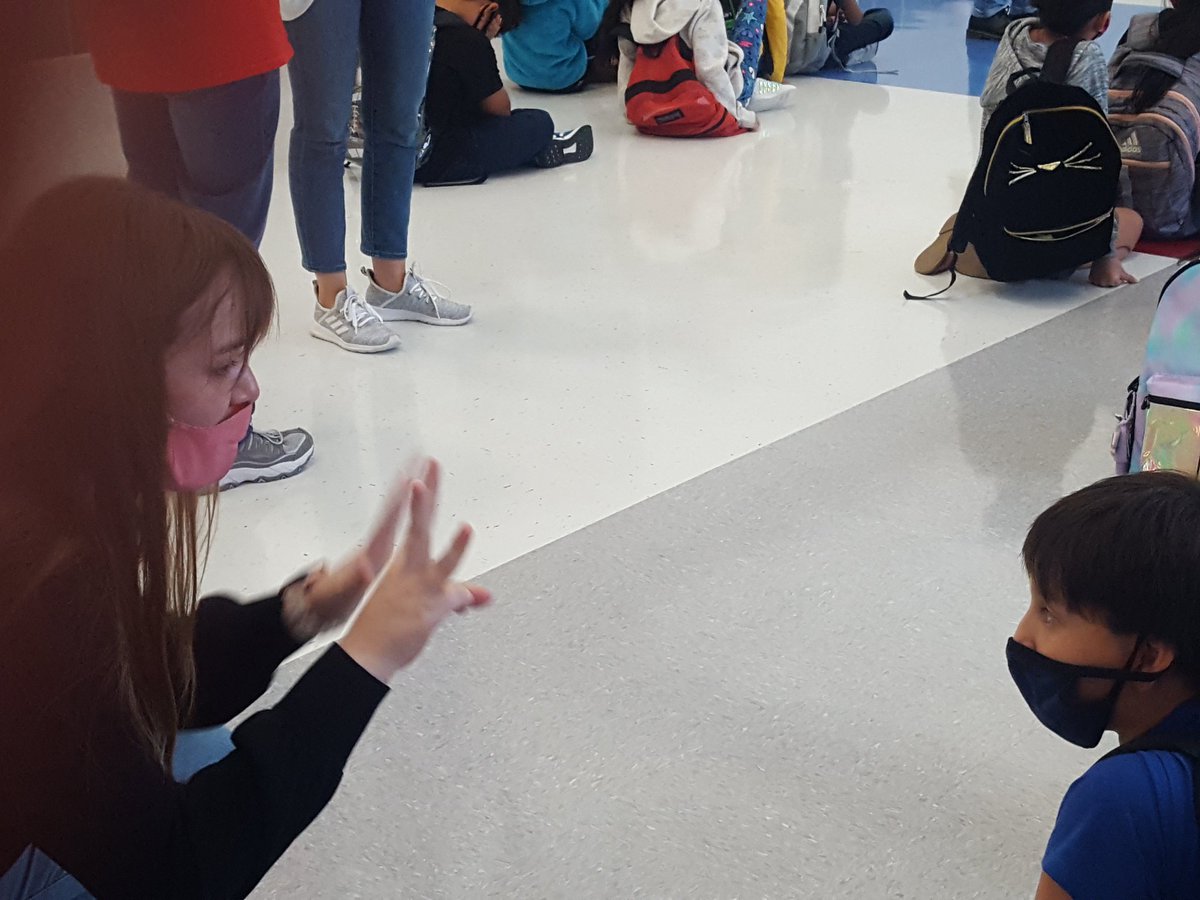 MaestraBerrios's tweet photo. During Car rider dismissal,  4th grade does not take a break.  Learning is our first priority. Math time! https://t.co/uZGFxC6oDh