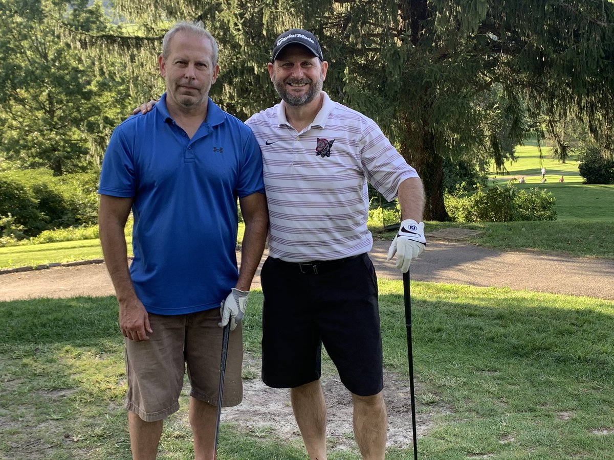 StatelinerSball's tweet photo. Our 1st Annual Golf Outing We had 144 Golfers today at Harkers Hallow on a Beautiful Friday Afternoon before the Labor Weekend!! The Softball team would like to Say Thanks to Everybody for Coming Out today https://t.co/iiYTNEW9hV