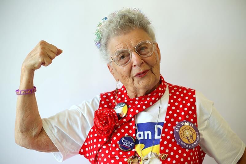 msgmakeshistory's tweet image. Thank you Mae Krier for my beautiful mask! More importantly, thank you for embodying the “We Can Do It!” spirit and teaching us that when the going gets though, the tough get going! #RosietheRiveter #WeCanDoIt  #JordanMSlegends #NISDBackTogetherBetter