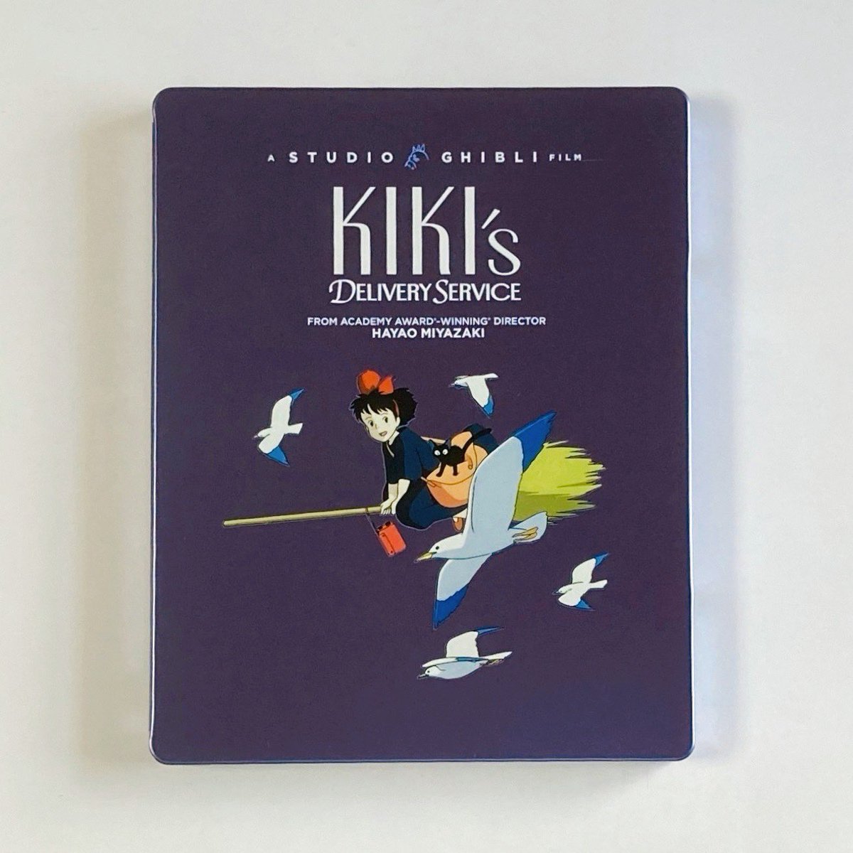 Hiro En Twitter ジブリ 魔女の宅急便 スチールブックのディスクレーベルデザインはこんな感じで このチョイスも可愛くて良いよね 8pの冊子も嬉しい Uk版のスチールブックと並べてみたけどどっちも好きだな Steelbook 魔女の宅急便