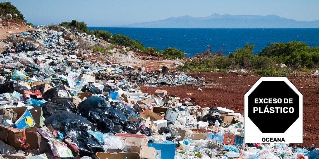 OceanaMexico's tweet photo. #NuevoEtiquetado México es el cuarto productor mundial de envases de PET, ¿dónde crees que acaban esos desechos? No eres tú, #EsElPlástico https://t.co/ZpboT7q7g3