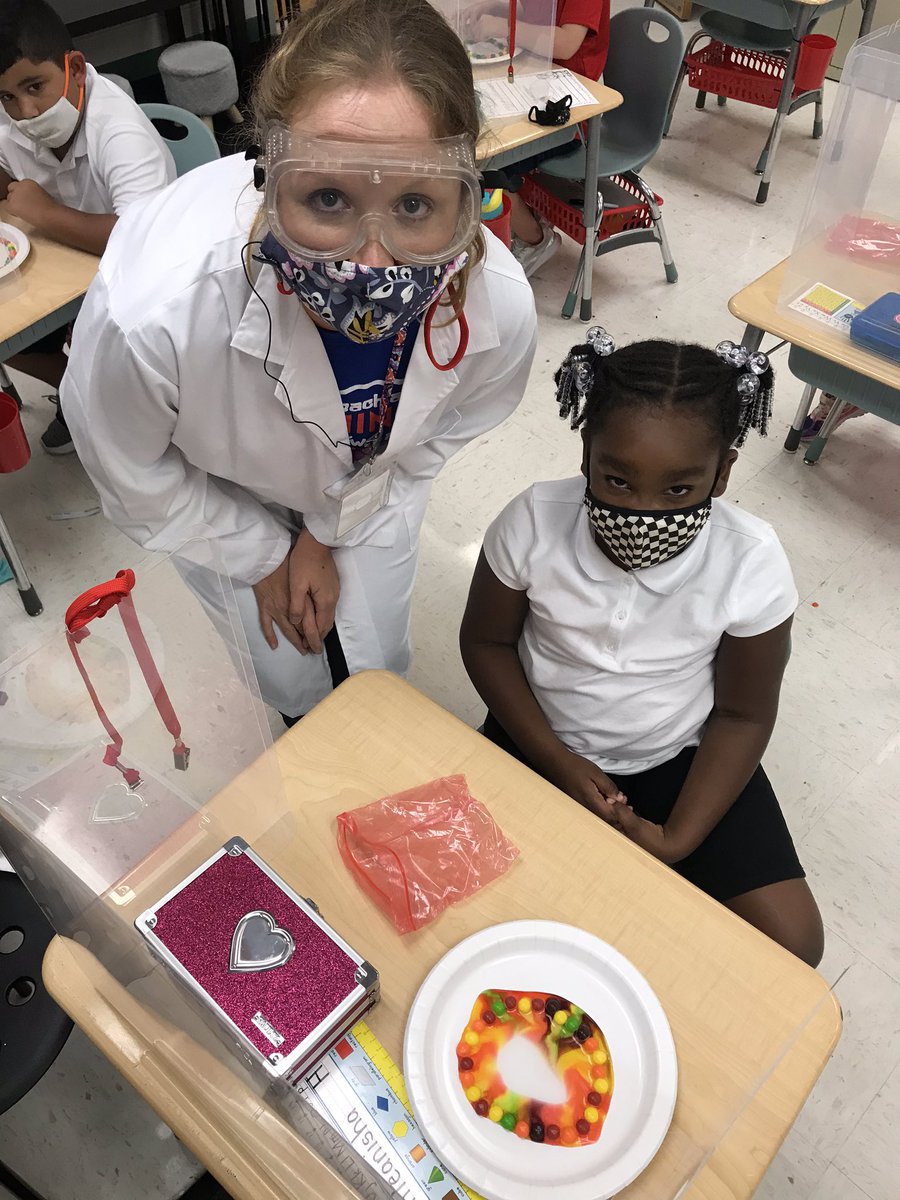 Kteacherrocks's tweet photo. First week science fun with fabulous first graders!  #VCSScientists @freedomvolusia https://t.co/W0rTPn3aGf