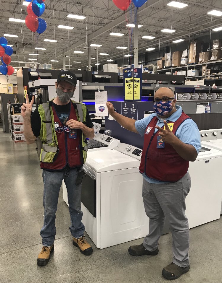 summiesindwani's tweet photo. Happy to have Doug on @Lowes_Canada #kitchener team to help the Pro customers!! Doug just received his second Smart service award 🥇 https://t.co/WXd6CxwHzZ