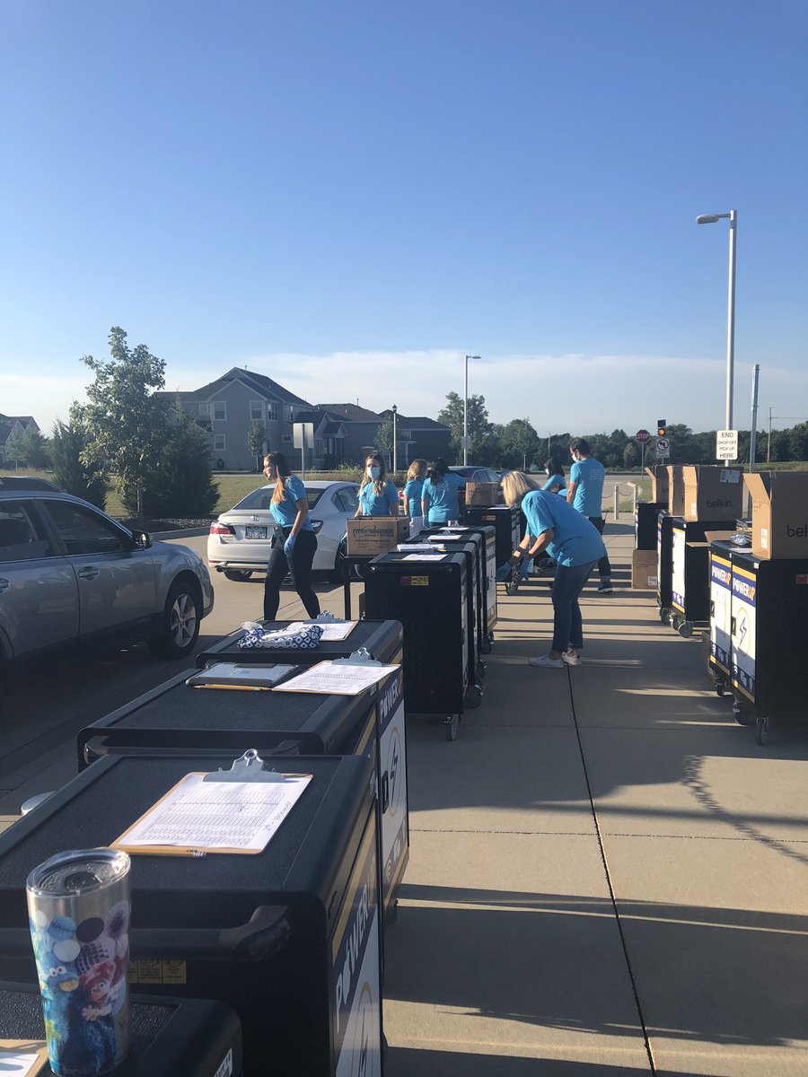 AGEPrincipal's tweet photo. After a long week of hard work on behalf of the WSE team, I had to share the highlight...seeing our students during device pick-up today! 4 hours of all smiles!!! 😁 We 💚our school family! #WSEFamily #WSEStrong https://t.co/dOHxid4EqV