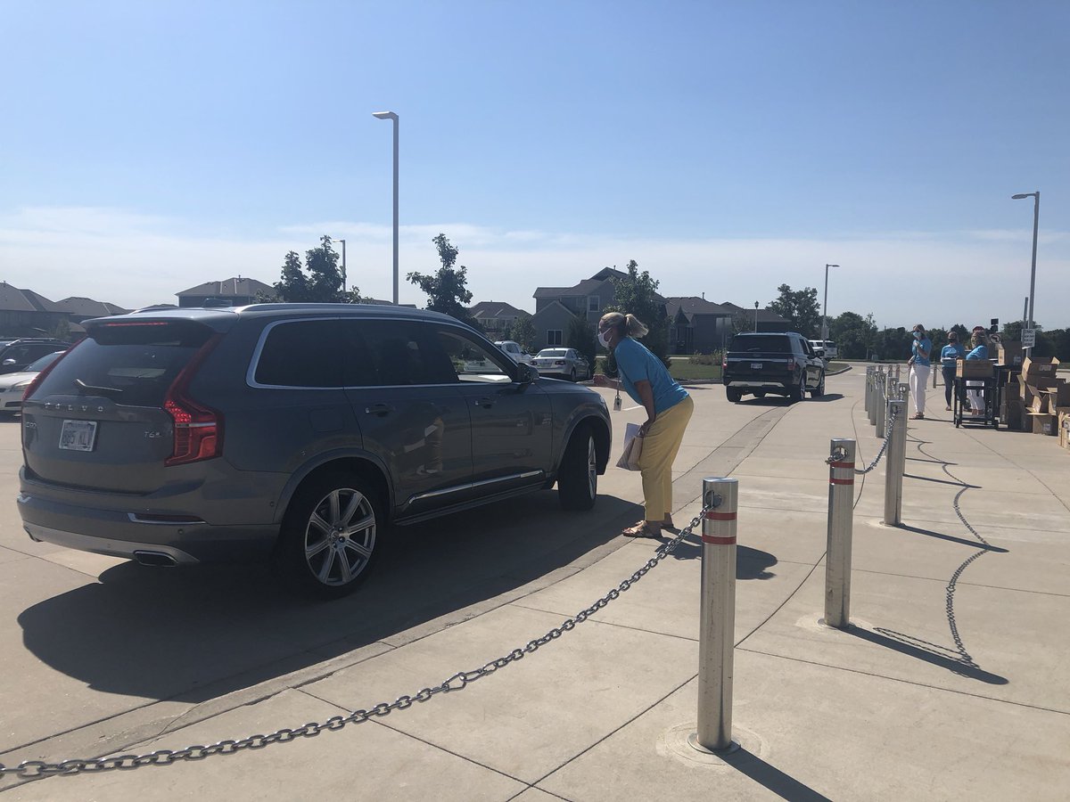 AGEPrincipal's tweet photo. After a long week of hard work on behalf of the WSE team, I had to share the highlight...seeing our students during device pick-up today! 4 hours of all smiles!!! 😁 We 💚our school family! #WSEFamily #WSEStrong https://t.co/dOHxid4EqV