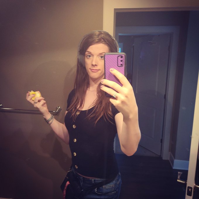 What i look like when i go outside, I'm almost always seductively eating a peach or pear https://t.c