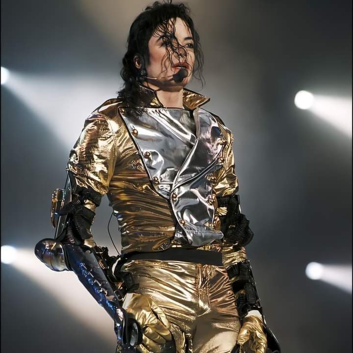 fanofmichaeljac's tweet photo. Se suponía que el HIStory Tour se daría hasta 1998 en Argentina, Brasil y Perú, pero debido a problemas de contratos la gira terminó en 1997. https://t.co/zTbgfaetzW