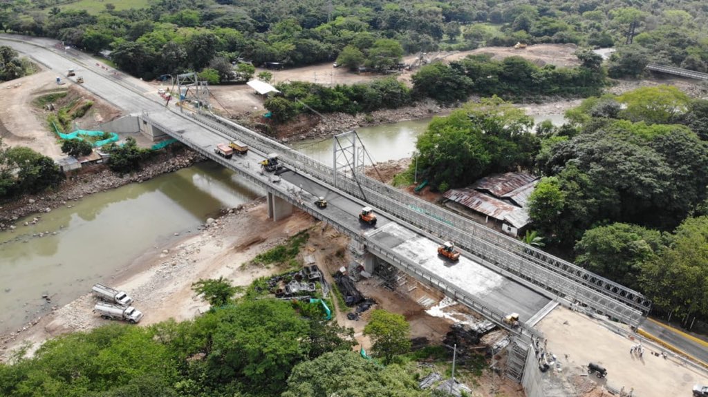 MIKOSAS2's tweet image. #Yopal Puente sobre el río Charte calzada derecha