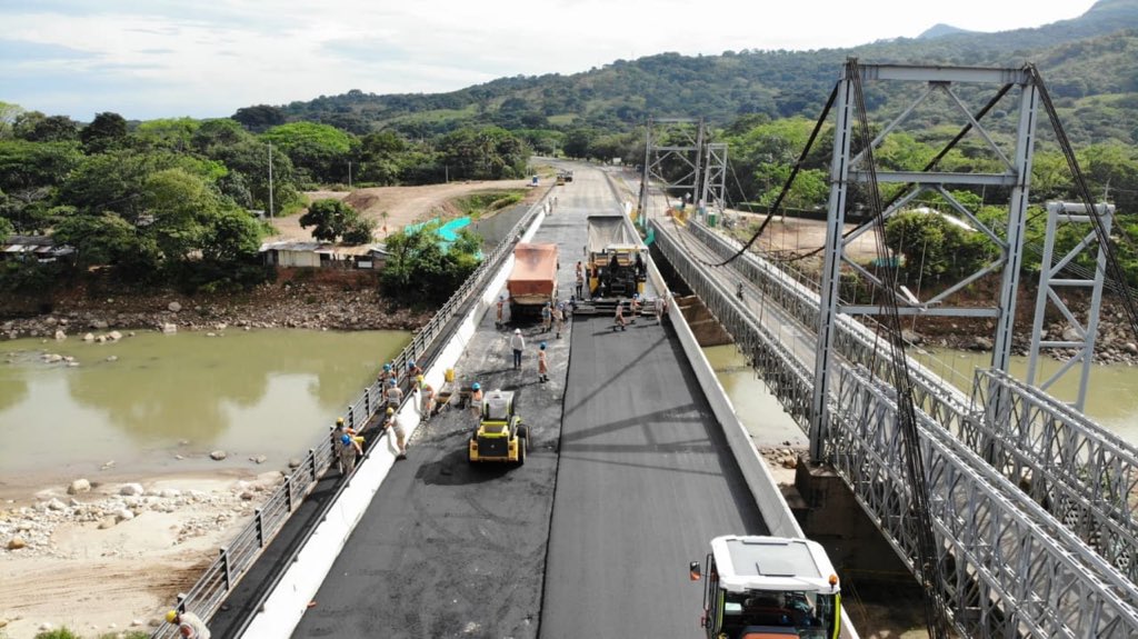 MIKOSAS2's tweet image. #Yopal Puente sobre el río Charte calzada derecha