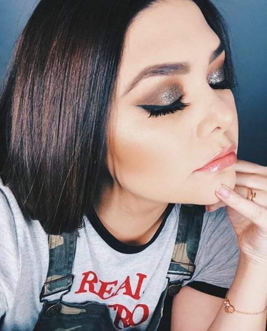 MVidelc's tweet photo. YURIDIA REINA DE LA BALADA 👑♥️.   En entrevistas, Yuridia ha confesado que de no haberse dedicado a la música, le hubiera gustado trabajar en caracterización (maquillaje) o diseño de interiores. @yuritaflowers  @matiasaranda  @Dalumusica  @sonymusicmexico  @javierpoza https://t.co/imM2I4mIwU