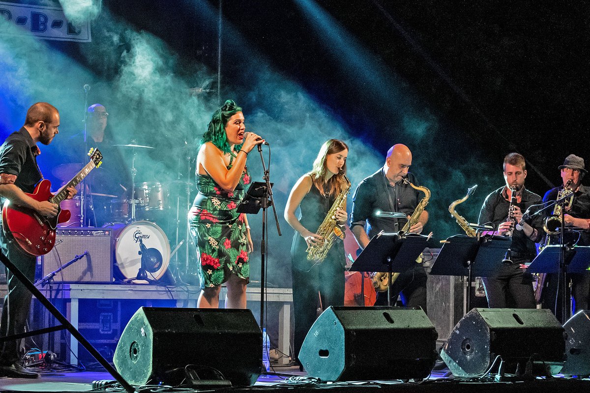 Honkersbbb's tweet photo. Honkers in action!!
Foto de @j_bugatell

#jumpblues #blues #r'n'b #livemusic https://t.co/j1lvCHnfKt