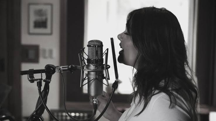 MVidelc's tweet photo. YURIDIA REINA DE LA BALADA 👑♥️. Yuridia confesó que a pesar de disfrutar cantar todo su repertorio, es el álbum "6" el que la hizo sentirse satisfecha y el que más disfruta escuchar. 💿  @yuritaflowers  @javierpoza  @TVNotasmx  @sonymusicmexico  @matiasaranda  @Dalumusica https://t.co/Rb99tpV2Lm
