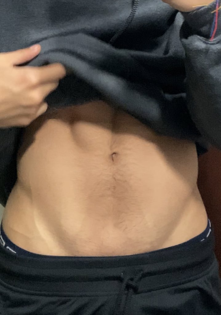 tuiteotuit's tweet photo. El abdomen que quiero // el que tengo https://t.co/gSZ1YchM01