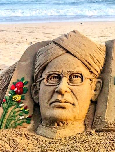 deshrajkushwah_'s tweet image. माता गुरु हैं, पिता भी गुरु हैं, 👪
विद्यालय के अध्यापक भी गुरु है 👨‍🏫
जिससे भी कुछ सिखा हैं हमने,👬
हमारे लिए हर वो शख्स गुरु हैं 🙏🏼

#HappyTeachersDay to all 👨‍🏫👩‍🏫