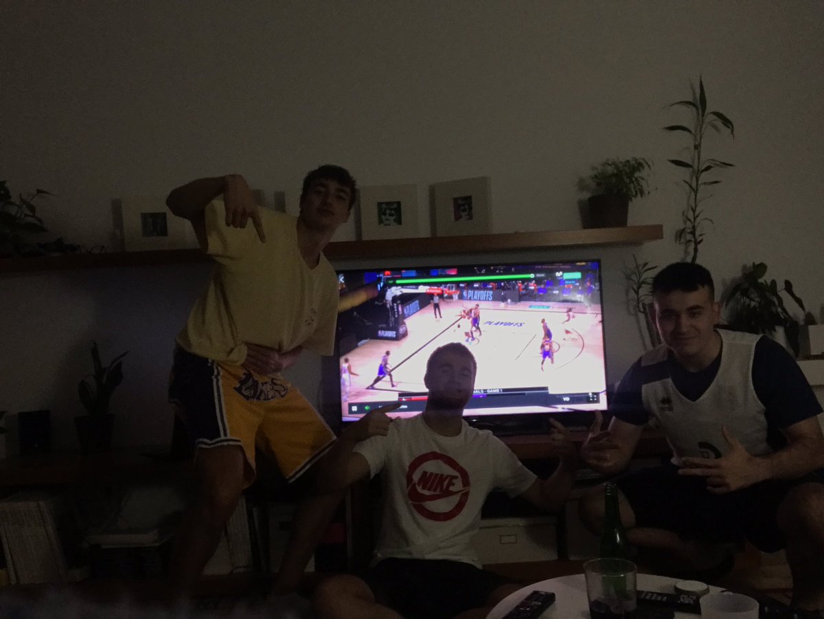 Mroier100's tweet photo. #TiempoDePlayoffs Lakers en 5!! https://t.co/bcfiIsceD2