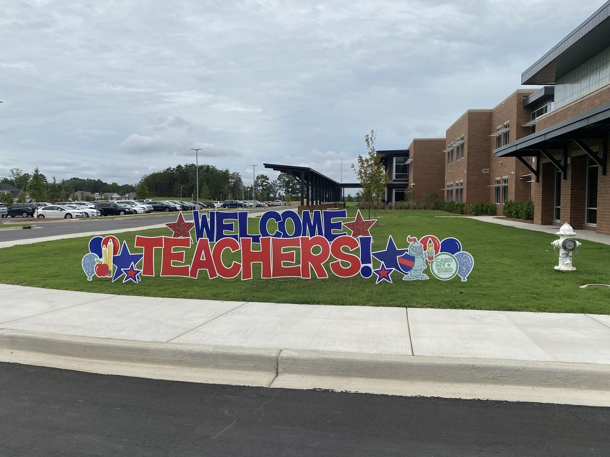 AmyDellinger16's tweet photo. Officially finished my first week as a media specialist. I’m so glad I began this journey. #happylibrarian #Kingstownelementary #bestjobever https://t.co/HnoV0D1Z5K